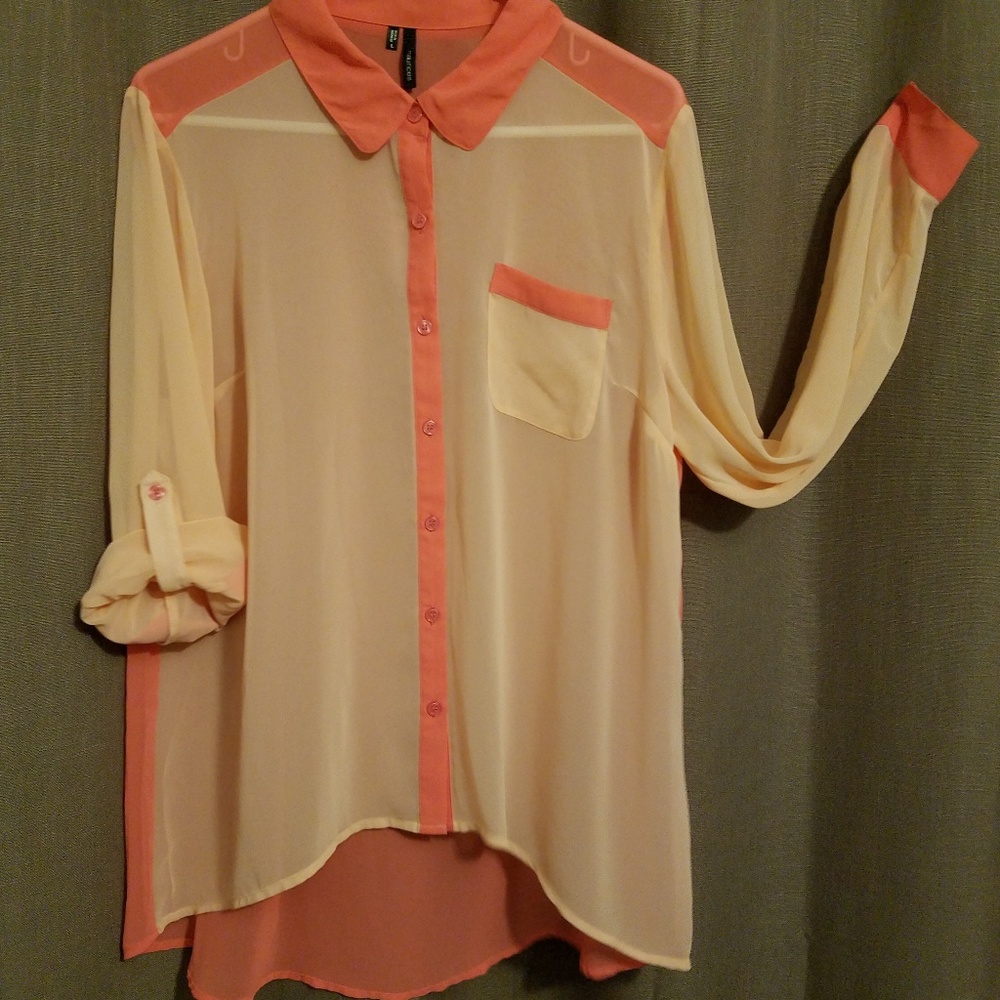 NWOT- dark and light peach shirt